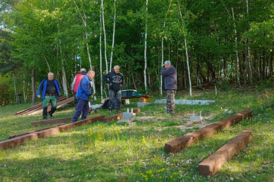 V OBRAZOCH: Obria lavička nad Utekáčom