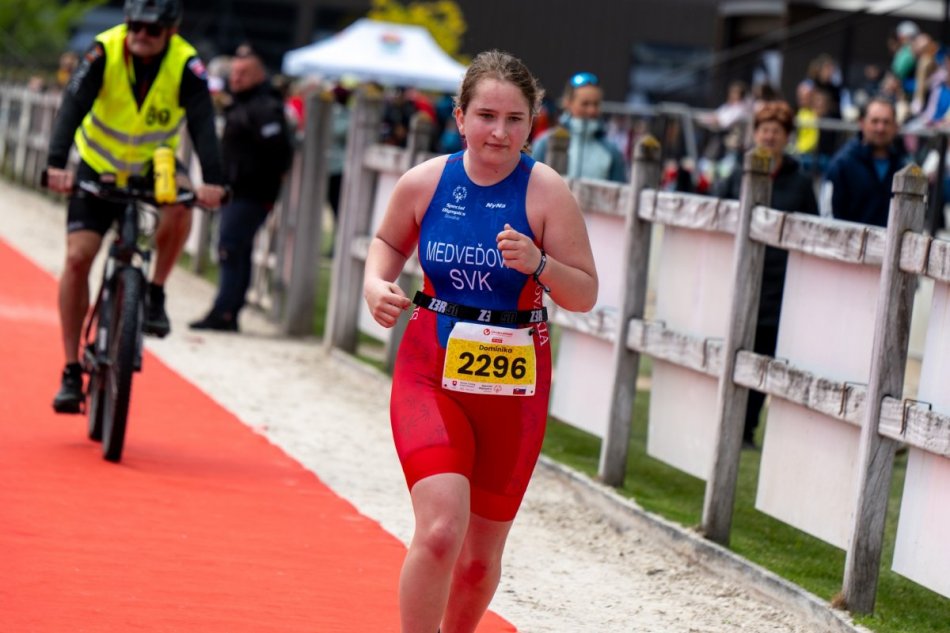 OBRAZOM: Medveďová s medailou zo šampionátu špeciálnych olympiád v triatlone