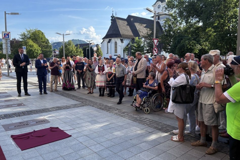 V OBRAZOCH: Na zvolenskom chodníku slávy pribudla desiata dlaždica