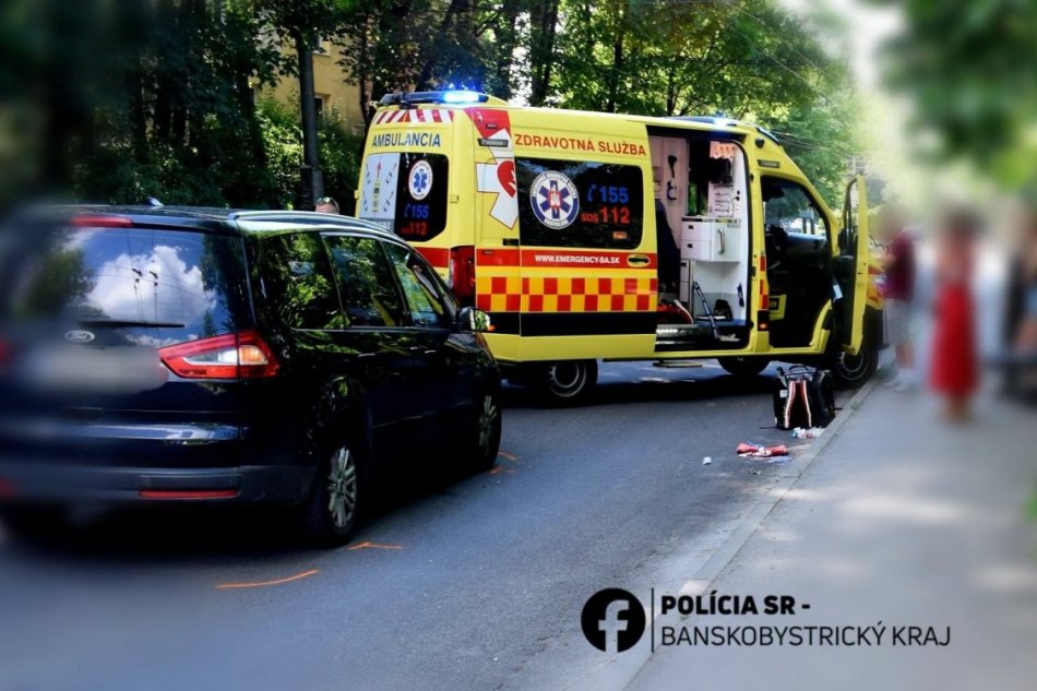 V OBRAZOCH: Chodec prebiehal cez cestu, zrazilo ho auto