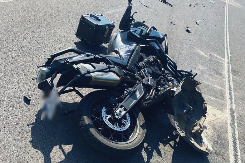 V OBRAZOCH: Na Podpoľaní vyhasol život motocyklistu