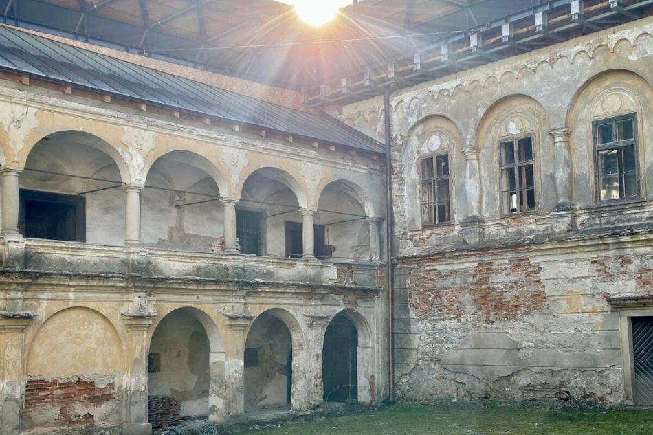 V OBRAZOCH: Poslanci schválili návrat Kaštieľa Radvanských do rúk mesta