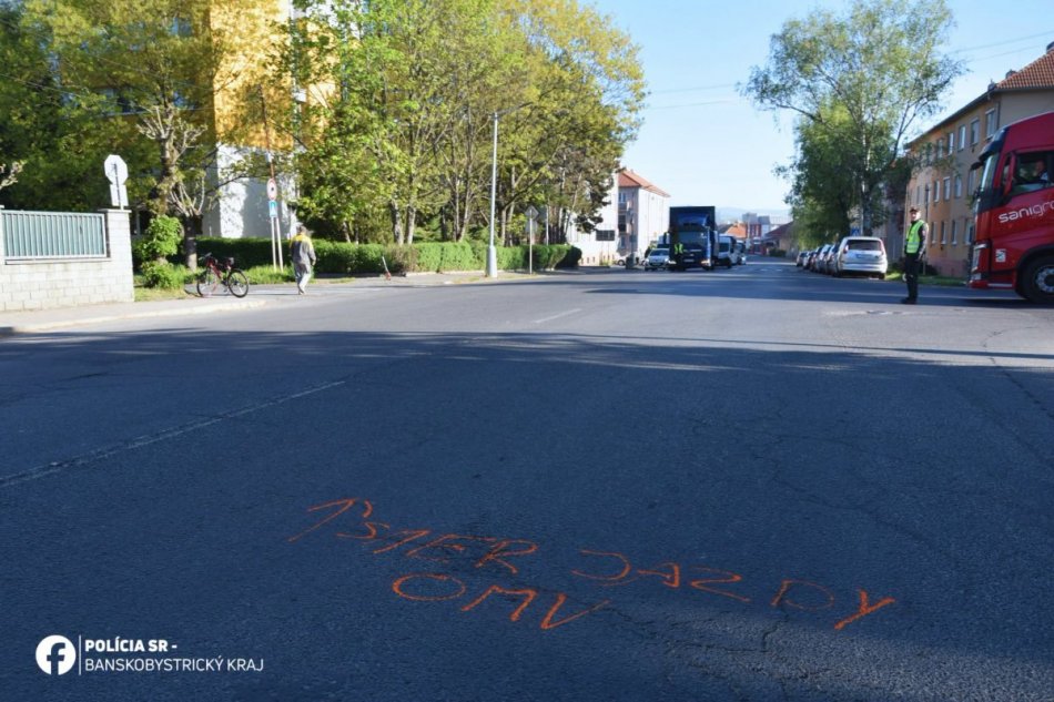 V OBRAZOCH: Polícia hľadá svedkov kolízie auta s cyklistom