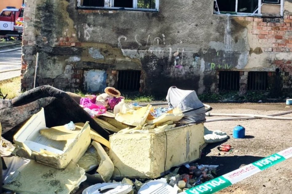 V OBRAZOCH: Požiar bytu vo Fiľakove