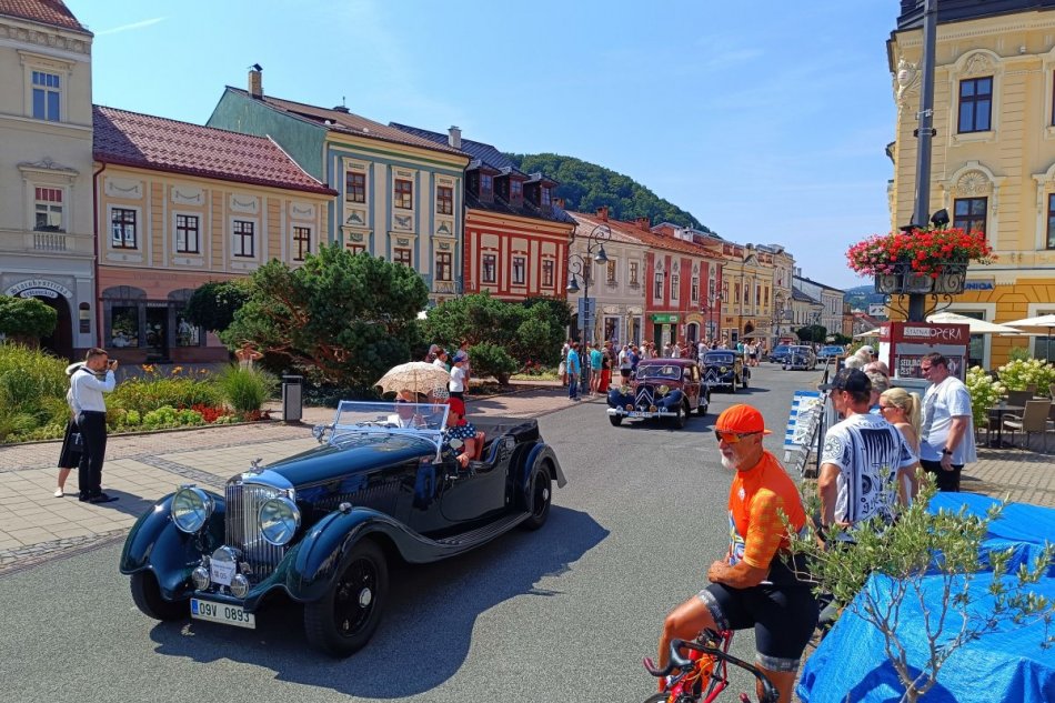V OBRAZOCH: The Grand Retro Show lákala desiatkami veteránov