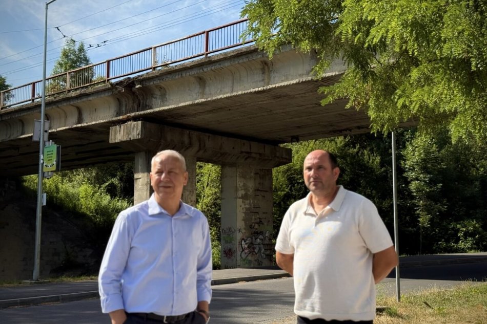 OBRAZOM: Práce na komplexnej rekonštrukcii mosta spájajúceho Radvaň s Fončordou