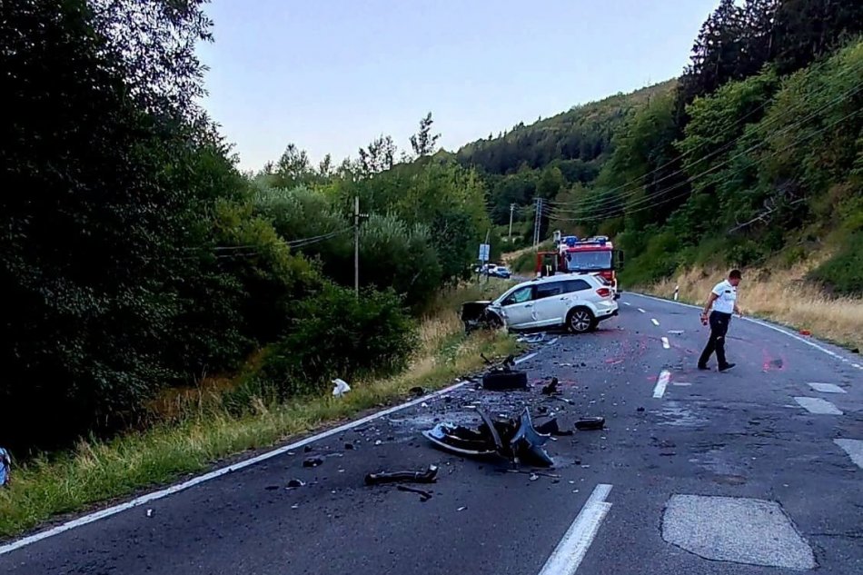 V OBRAZOCH: Čelná zrážka v okrese Banská Štiavnica