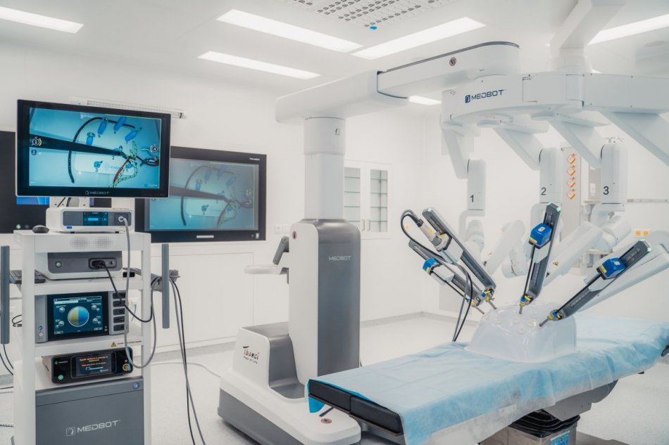 V OBRAZOCH: Nemocnica AGEL Zvolen prináša robotickú chirurgiu novej generácie