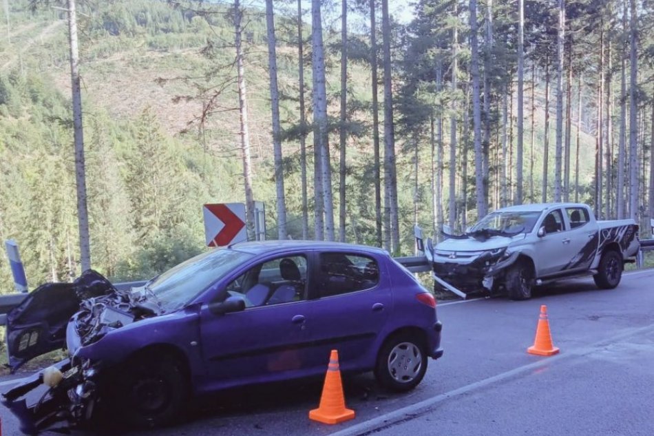 V OBRAZOCH: Hrozivá čelná zrážka na Horehroní