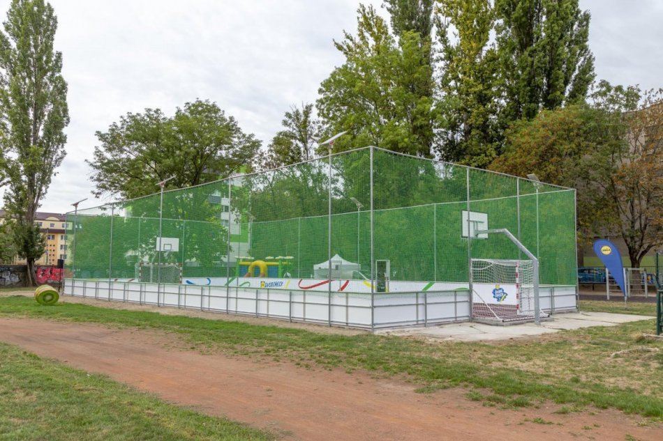 Spojená škola v Ružinove získala multifunkčné ihrisko