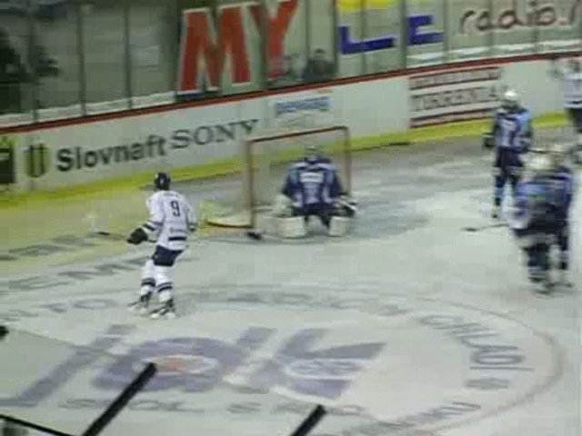 Slovan deklasoval Nitru a má postupový mečbal