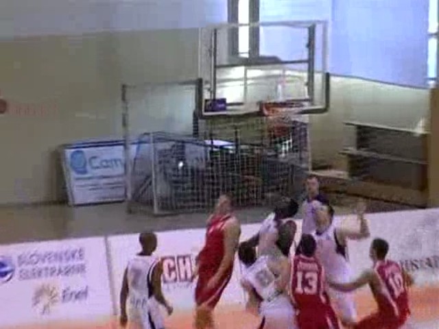 Nitra deklasovala Banskú Bystricu a má prvý mečbal