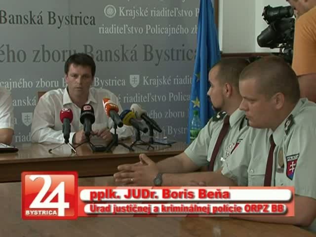 VIDEO: Policajti zachránili život vodičovi sanitky 