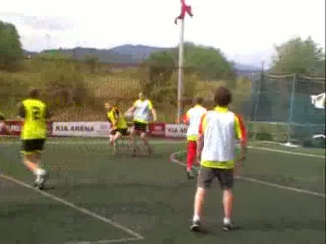 Futbalovú sezónu zakončili dohrávky 17. kola