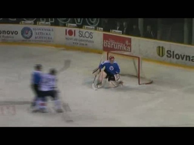 Bystrici nepomohli k výhre ani retrodresy