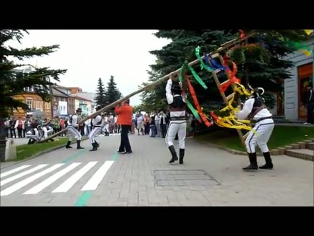 Na námestí postavili máj