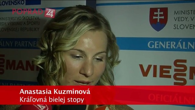 Na odvzdávaní cien biatlonisti komplet, lyžiari s bojkotom