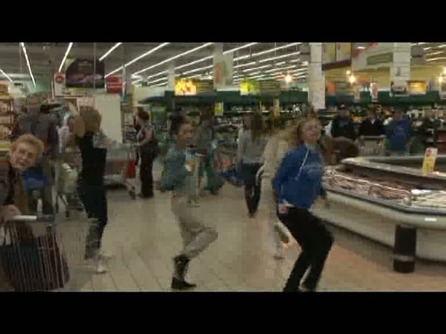 Prepad v obchoďáku: Mladíci šokovali nakupujúcich