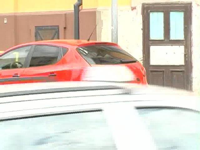 VIDEO: Zrážka na rušnej križovatke. Cestu upchali kolóny