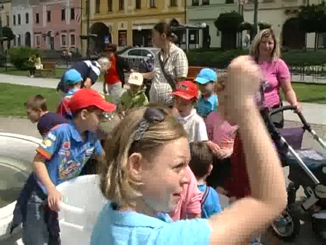 Pozrite si to: V prešovskej fontáne plávajú zlaté rybky