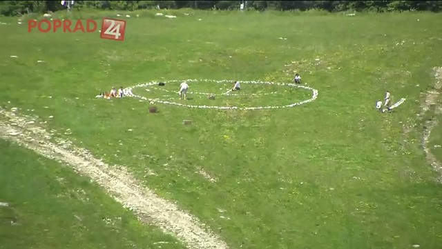 Rekord na Štrbskom Plese: Vytvorili obriu mandalu