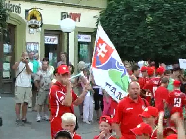 Fragaria: Mladí futbalisti si pred futbalom zatancovali..:) 