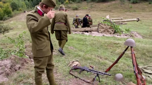 OBRAZOM: Tanky, delá a partizáni prilákali stovky ľudí