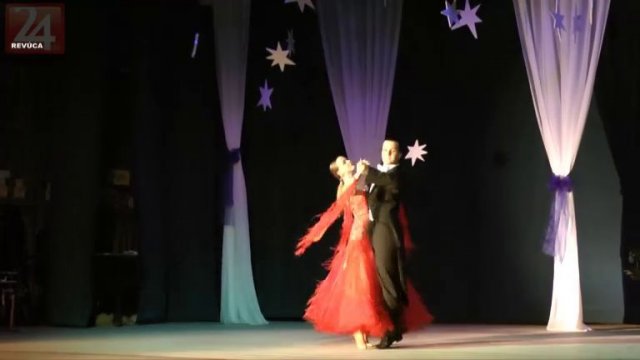 Happy  dance vianoce