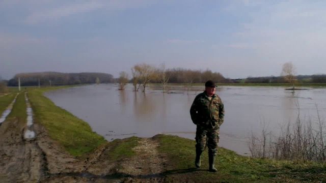 Rieka Nitra v Nitriasnkom Hrádku stúpa