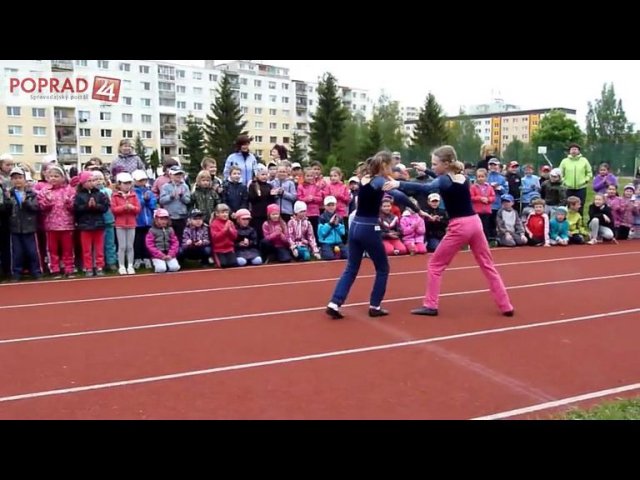 Zábavná gymnastika rozhýbala a rozveselila malých školákov