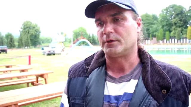 Začali s osádzaním toboganu