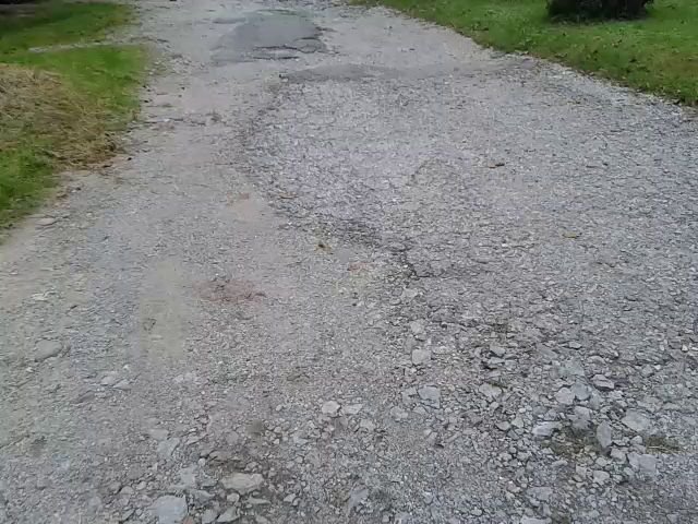 Cesta na bystrickej ulici Stupy v dezolátnom stave